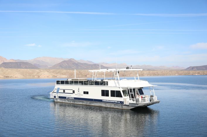 70' Houseboat on water