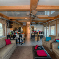 Inside a houseboat | livingroom